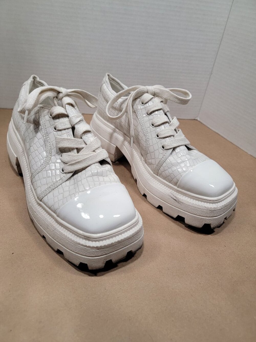Katy Perry Size 9 White "The Geli Solid Sneaker" Platform Lug Sole Sneaker